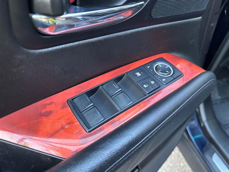 Vehicle photo 26