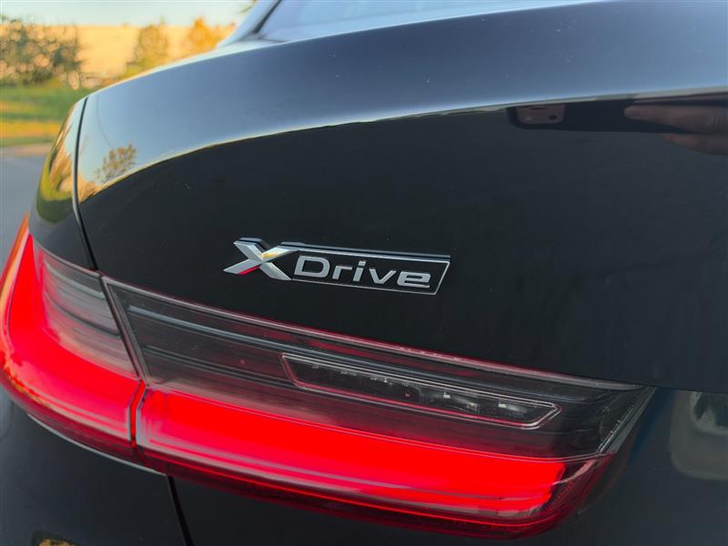 Vehicle photo 21