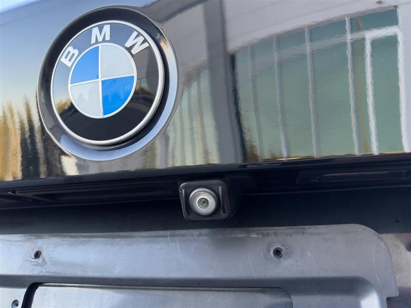 Vehicle photo 22
