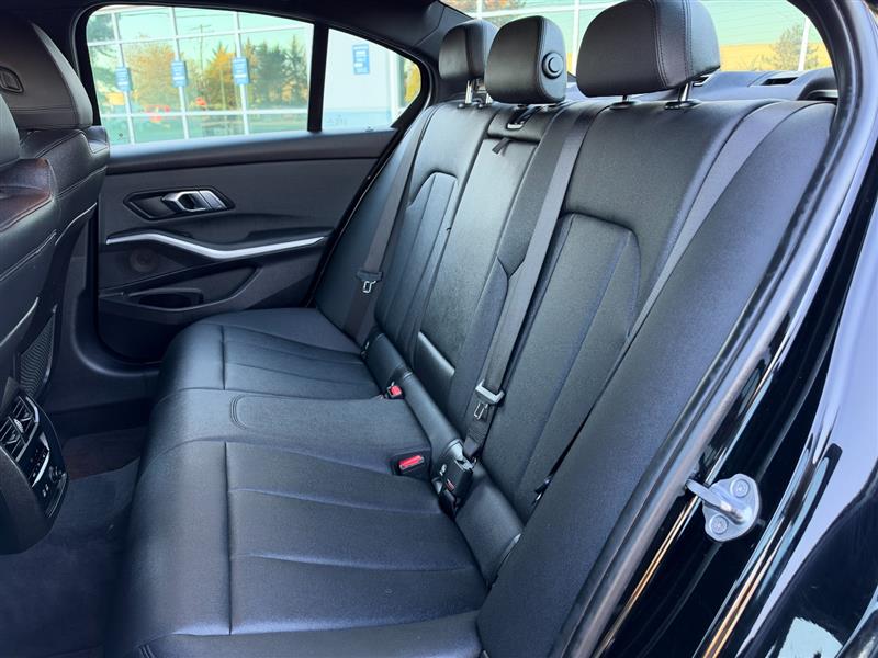 Vehicle photo 28