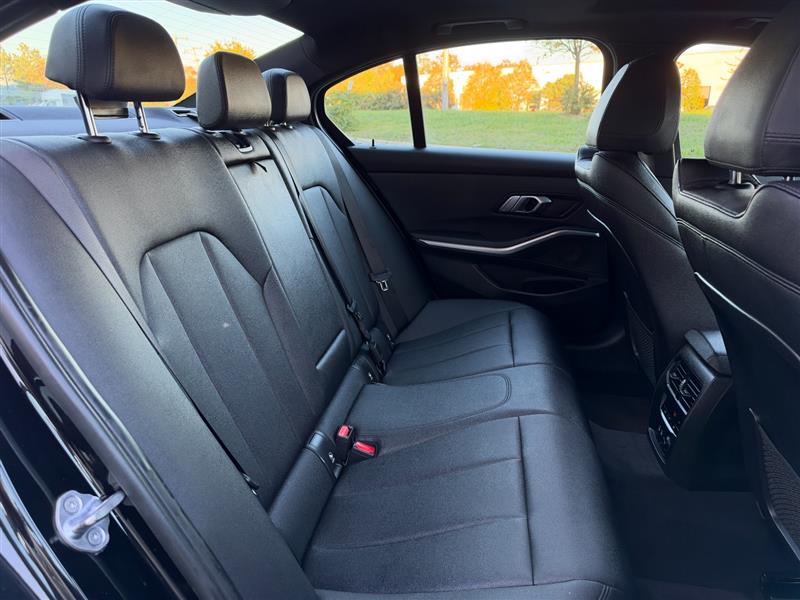 Vehicle photo 32