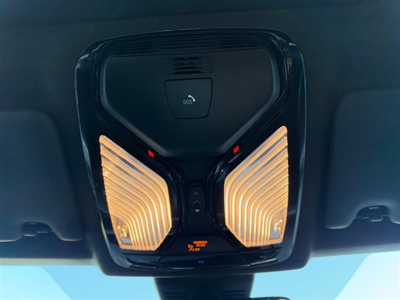 Vehicle photo 46
