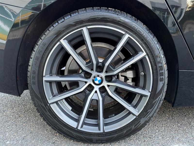 Vehicle photo 52