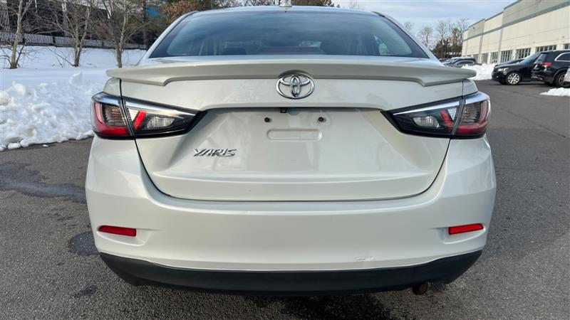 2019 Toyota Yaris LE - Photo 9