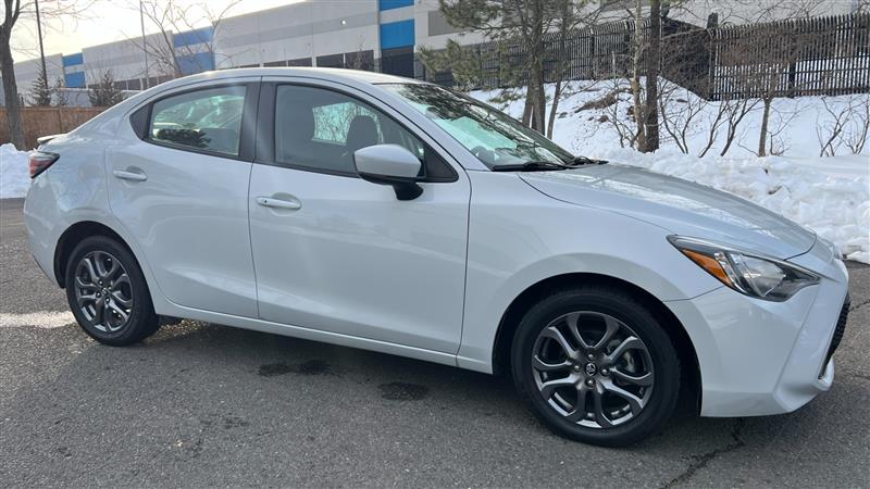2019 Toyota Yaris LE - Photo 12