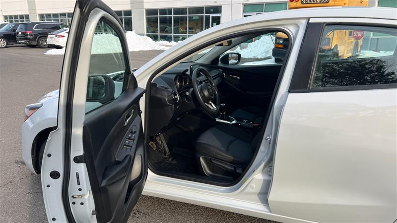 2019 Toyota Yaris LE - Photo 15