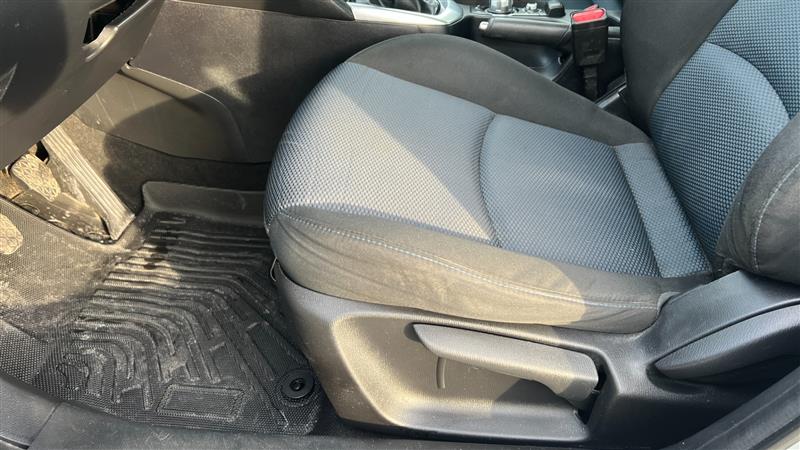 2019 Toyota Yaris LE - Photo 18