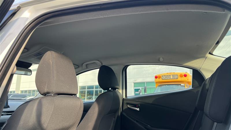2019 Toyota Yaris LE - Photo 28