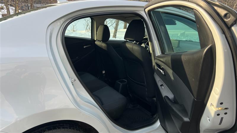 2019 Toyota Yaris LE - Photo 31