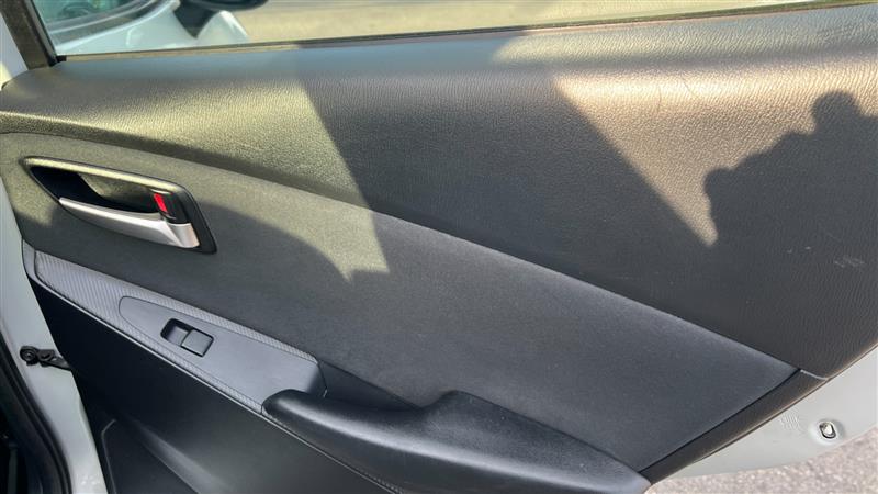 2019 Toyota Yaris LE - Photo 32