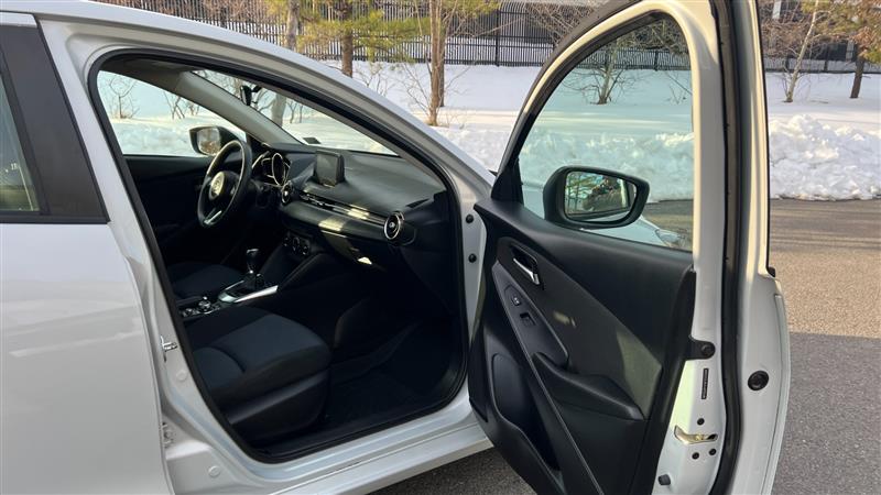 2019 Toyota Yaris LE - Photo 34