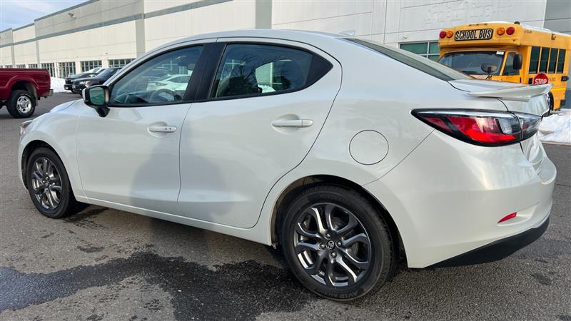 2019 Toyota Yaris LE - Photo 7