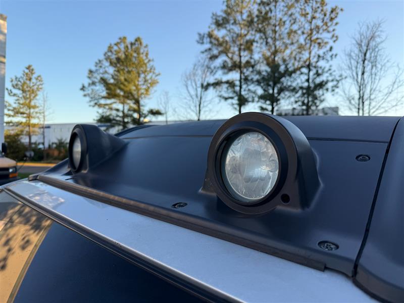 Vehicle photo 18