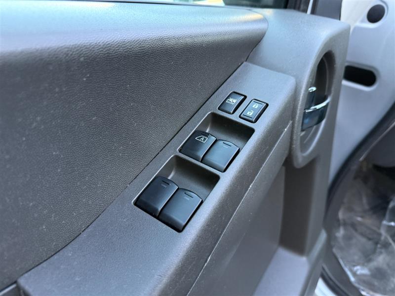 Vehicle photo 23