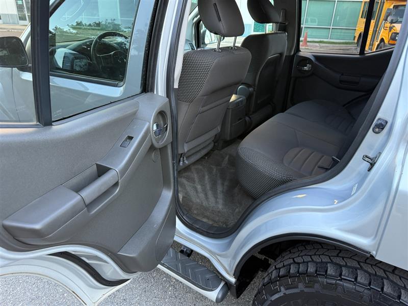 Vehicle photo 30
