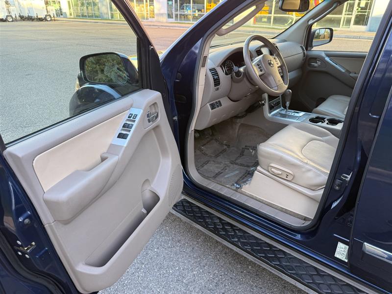 Vehicle photo 17
