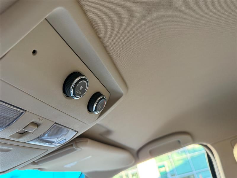 Vehicle photo 28