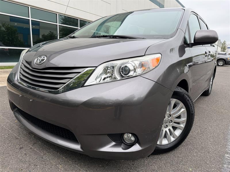 2014 Toyota Sienna's photo