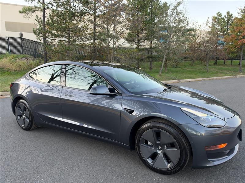 Vehicle photo 13