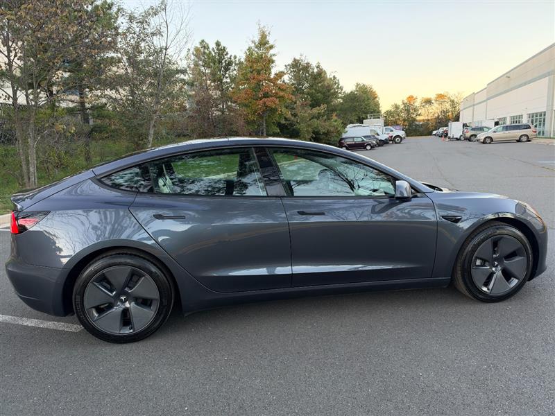 Vehicle photo 16