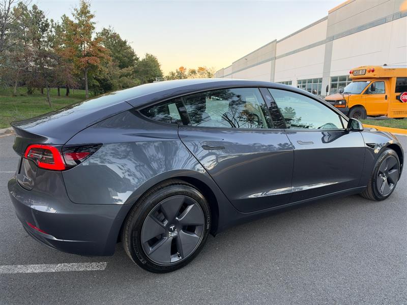 Vehicle photo 17