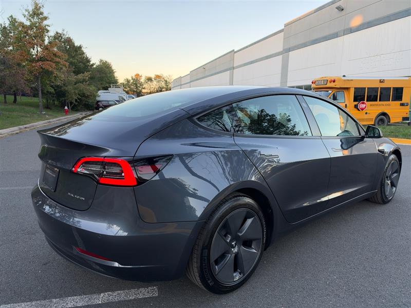 Vehicle photo 18