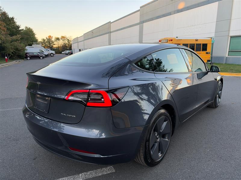Vehicle photo 19