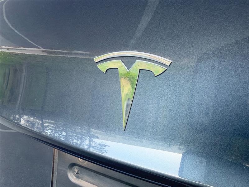 Vehicle photo 21