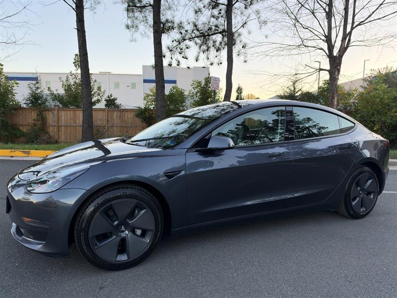 Vehicle photo 3