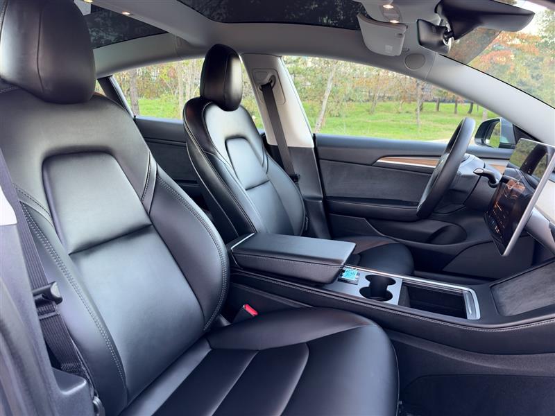 Vehicle photo 33