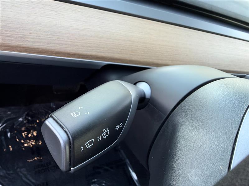 Vehicle photo 38