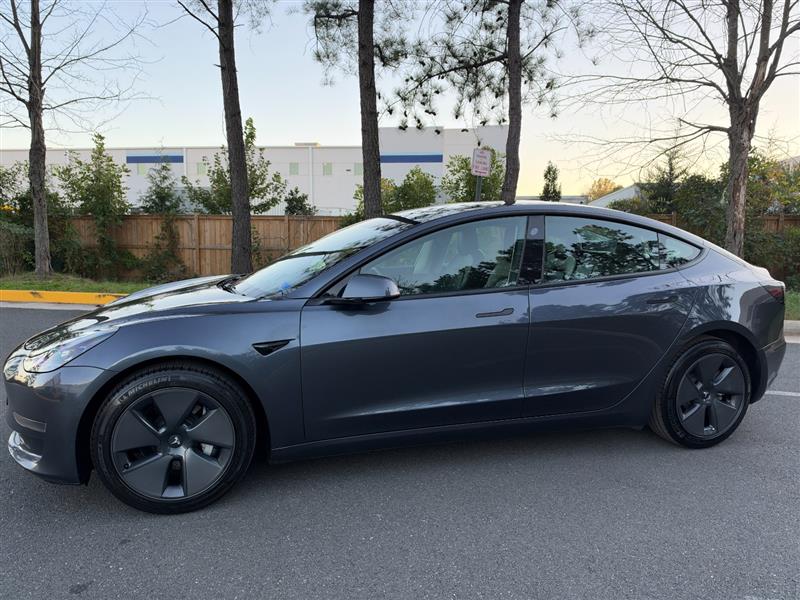 Vehicle photo 4