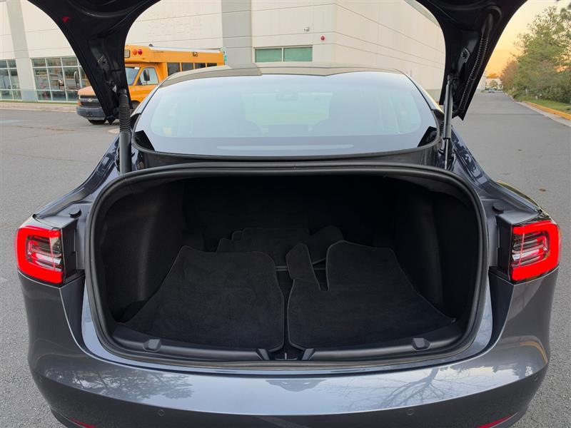Vehicle photo 47