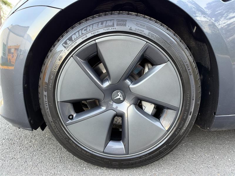 Vehicle photo 48