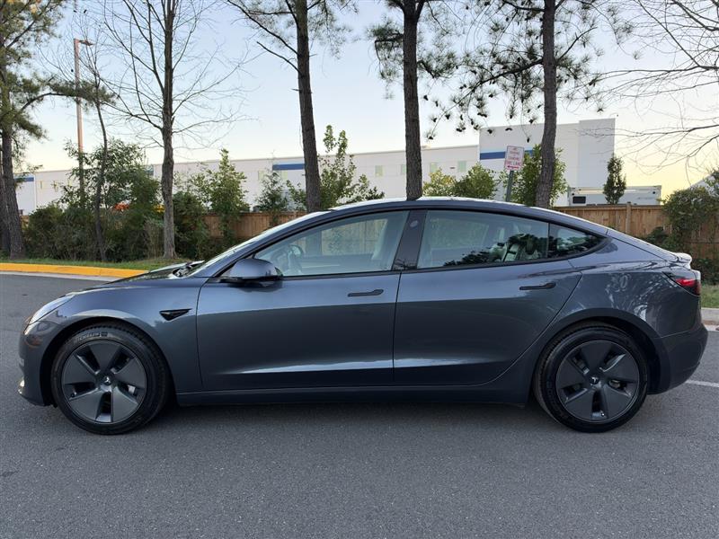 Vehicle photo 5