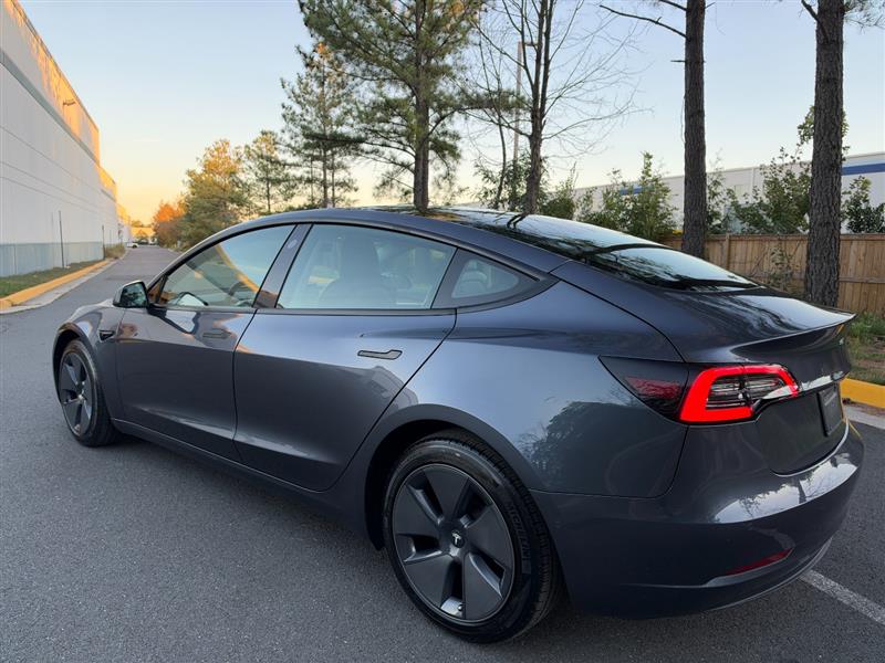 Vehicle photo 7