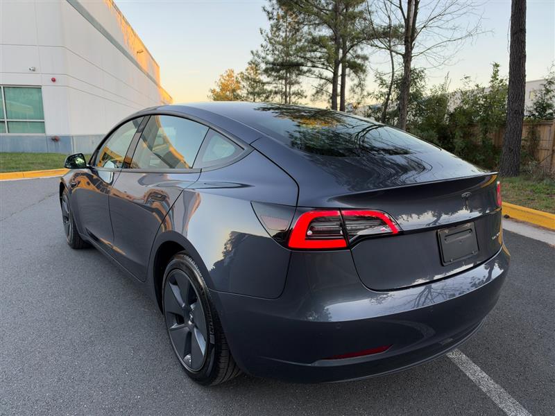 Vehicle photo 8