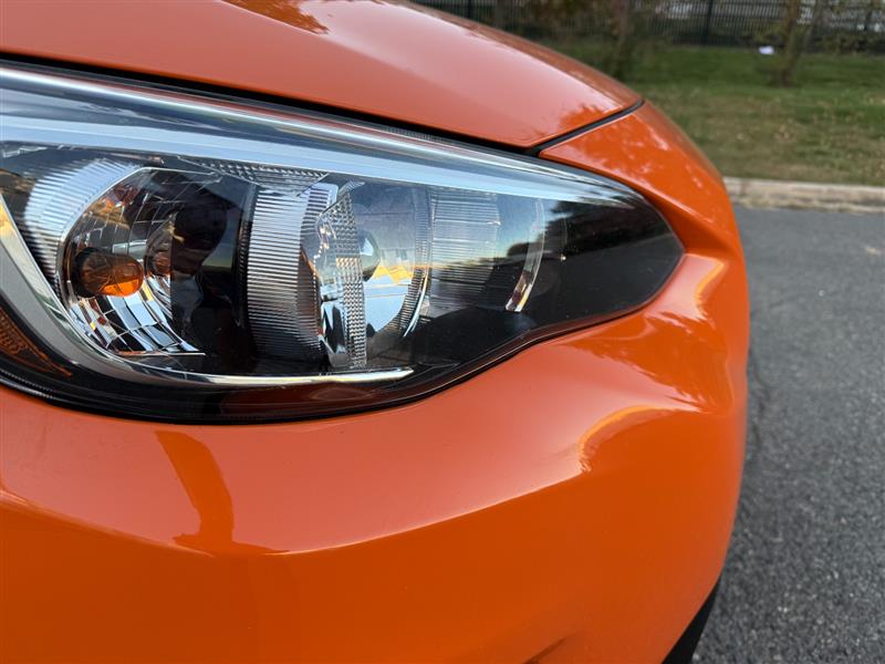 Vehicle photo 12