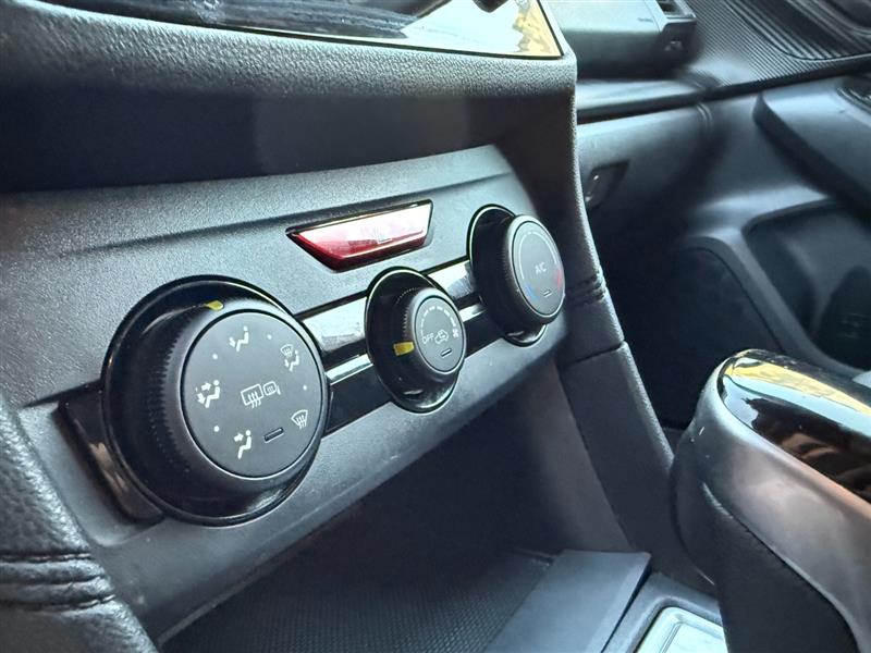 Vehicle photo 25