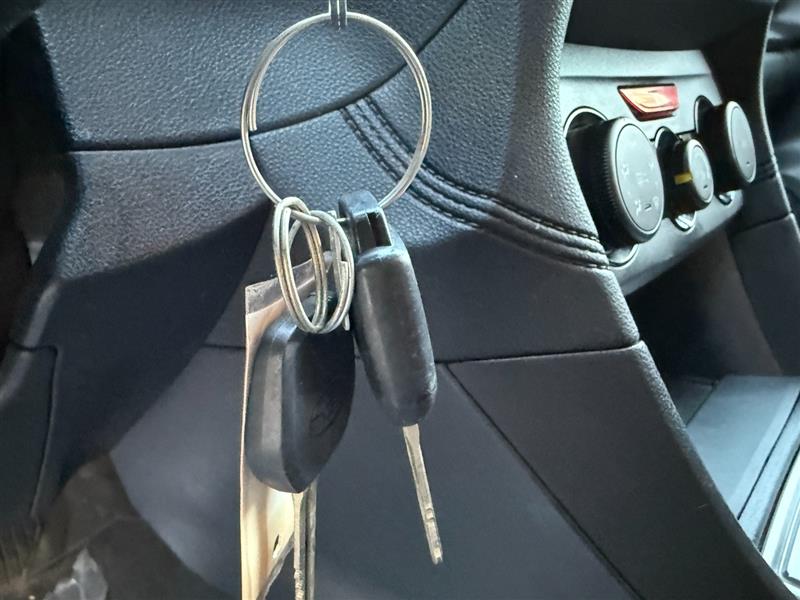 Vehicle photo 26