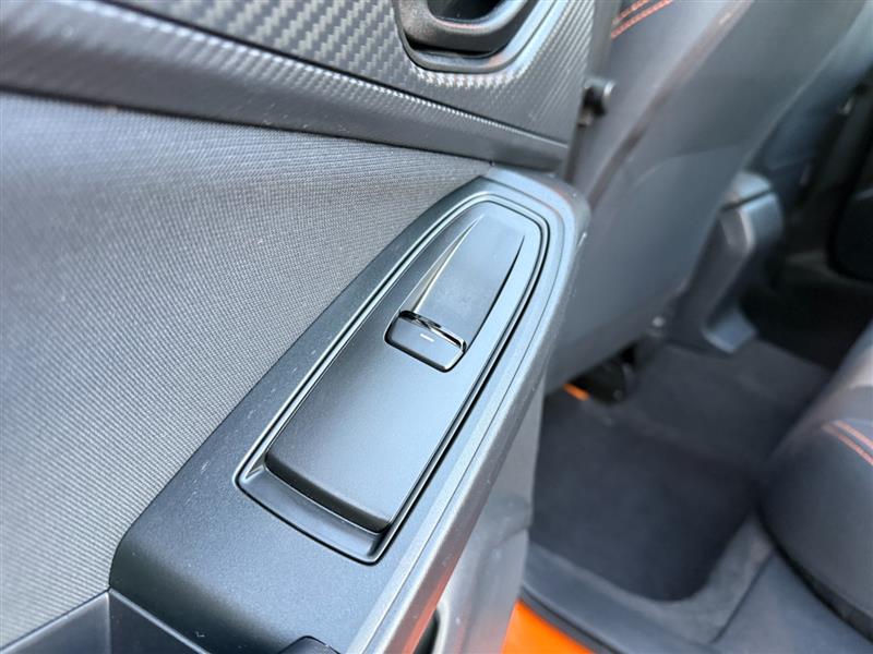 Vehicle photo 28
