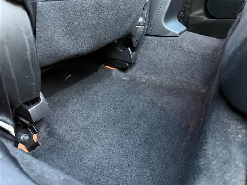 Vehicle photo 31