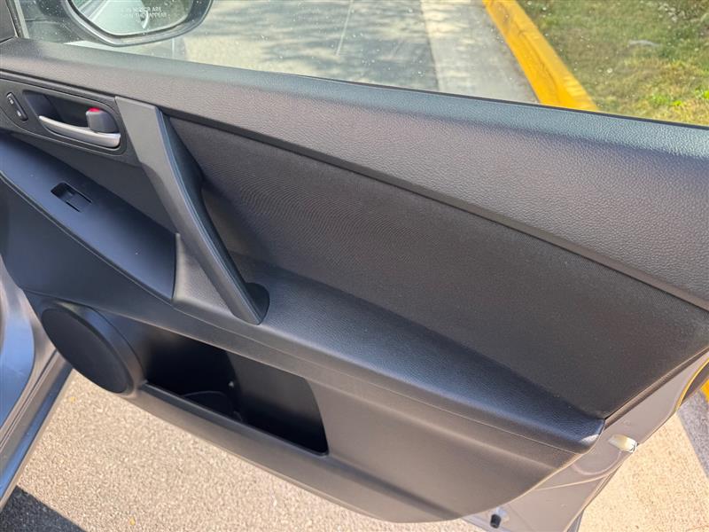 Vehicle photo 21