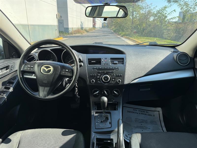 Vehicle photo 24
