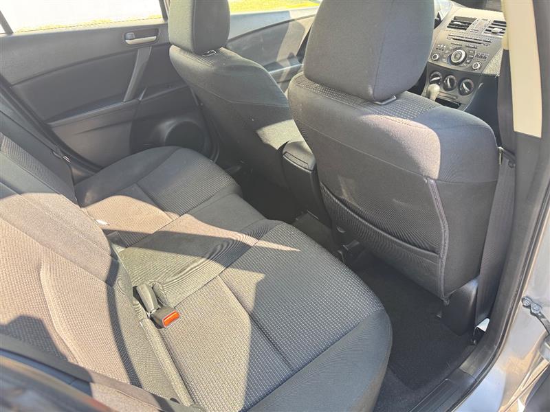 Vehicle photo 25