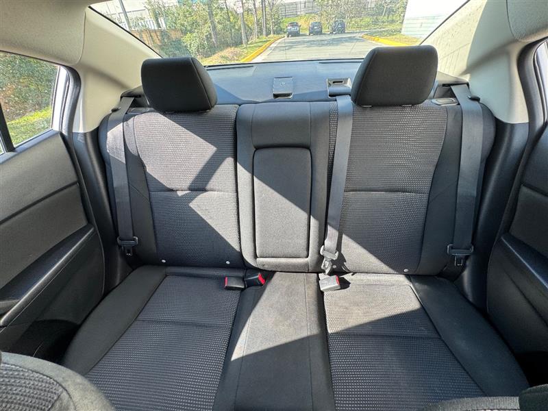 Vehicle photo 27