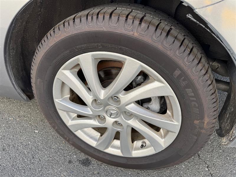 Vehicle photo 32