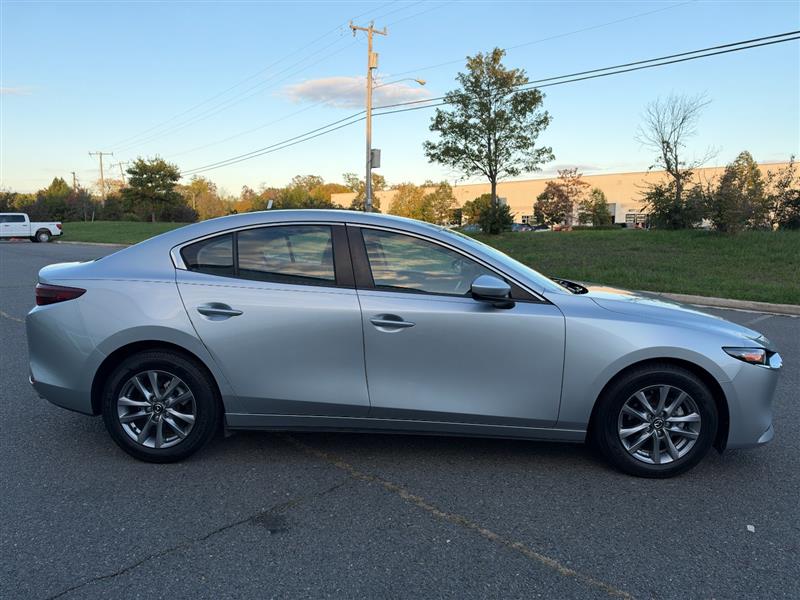 Vehicle photo 15