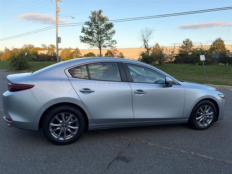 Vehicle photo 16