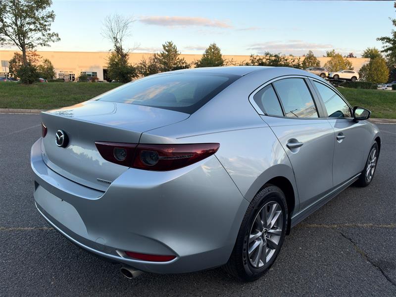 Vehicle photo 19